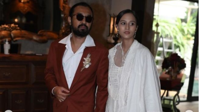 Bintang Film Penyalin Cahaya Lutesha Sadhewa Menikah dengan Arswandaru