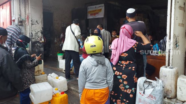 Kapok! Wajibkan Konsumen Beli Tepung dan Gula Sebelum Minyak Goreng, Toko di Solo Ketiban Apes