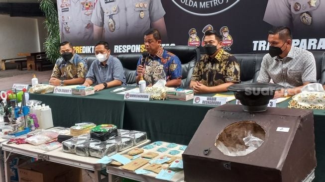 Polisi Tangkap Kurir Narkoba, 1.000 Pil Ekstasi Hendak Disuplai ke Kampung Bahari