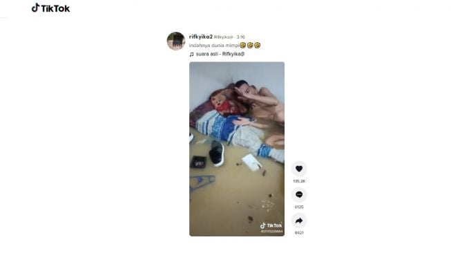 Sangking pulesnya tidur, tidak sadar kebanjiran. [TikTok]