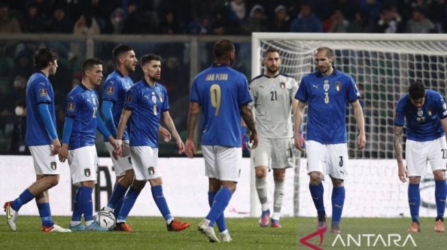 Ekspresi para pemain Italia setelah gagal membawa timnya lolos ke putaran final Piala Dunia 2022 setelah kalah 0-1 dari Makedonia Utara di babak play-off pada 25 Maret 2022. ANTARA/REUTERS/GUGLIELMO MANGIAPANE.