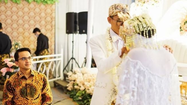 7 Momen Sahrul Gunawan jadi Saksi Nikah Warga, Tatapannya Bikin Baper