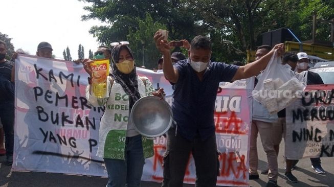 Semakin Sengsara! Nasib Perajin Tahu Digencet Harga Kedelai dan Minyak Goreng, Mobil Terjual Hingga Ditarik Dealer