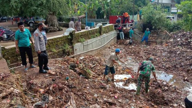 Duhh! Sudah Sepekan Pencarian Bocah Hanyut di Sumenep Belum Ada Hasil, Keluarga Minta Didatangkan Anjing Pelacak