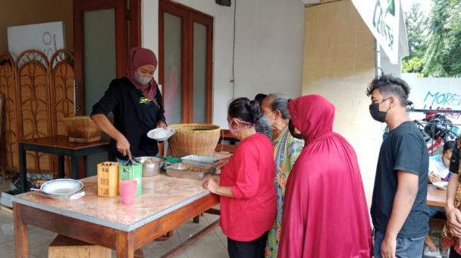 Giat untuk Amal, Warung Makan Gratis HTJRT Bagikan 500 Porsi Makanan ke Warga Jogja