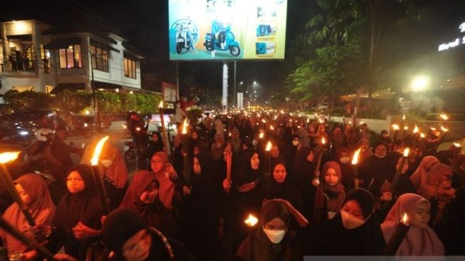 Ribuan Warga Gelar Pawai Obor di Kota Palu Menyambut Bulan Ramadhan