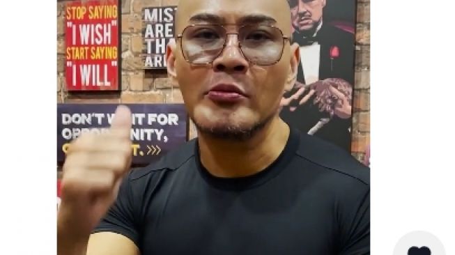 Deddy Corbuzier jawab soal tudingan cepu. [deddy corbuzier / TikTok]