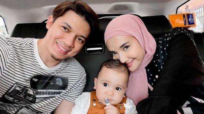 Irwansyah dan Zaskia Sungkar Berlinang Air Mata Dampingi Baby Ukkasya Belajar Jalan