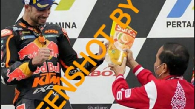 CEK FAKTA: Viral Foto Jokowi Beri Minyak Goreng pada Juara MotoGP Mandalika Miguel Oliveira, Benarkah?