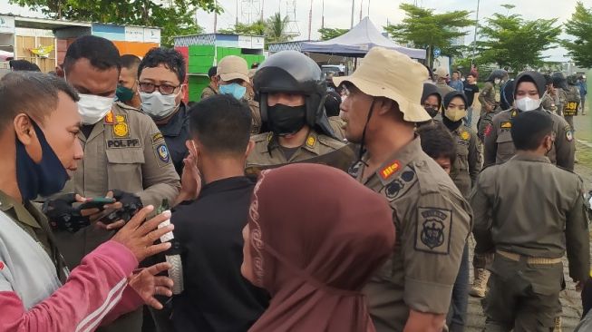 Satpol PP Sulsel Tertibkan Pedagang di Kawasan Lego-Lego