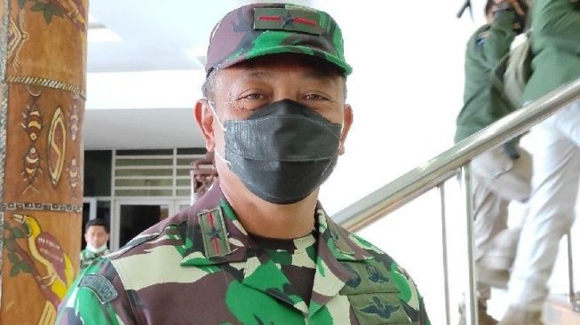 Danrem 172 PWY Brigjen TNI Izak Pangemanan. (ANTARA/Evarukdijati)