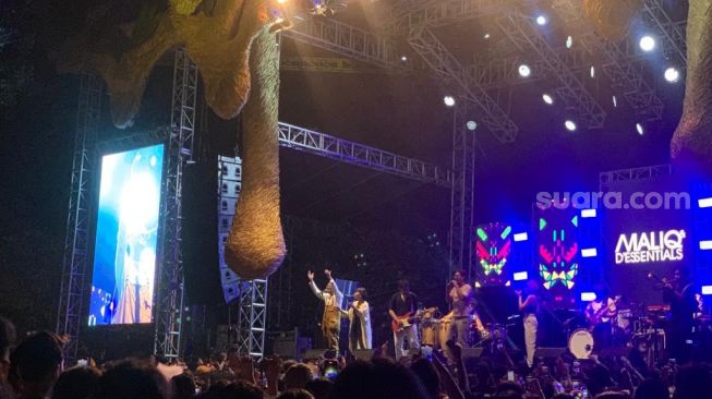 Maliq & D’Essentials Sukses Bikin Histeris Penonton Joyland Bali 2022 [Suara.com/Evi Ariska]