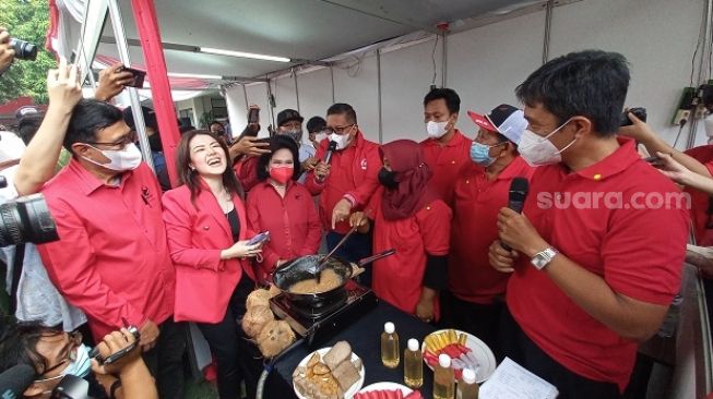 Pamer Buat Minyak Kelapa di Acara Demo Masak, Sekjen PDIP: Untuk Mengurangi Goreng-gorengan Politik