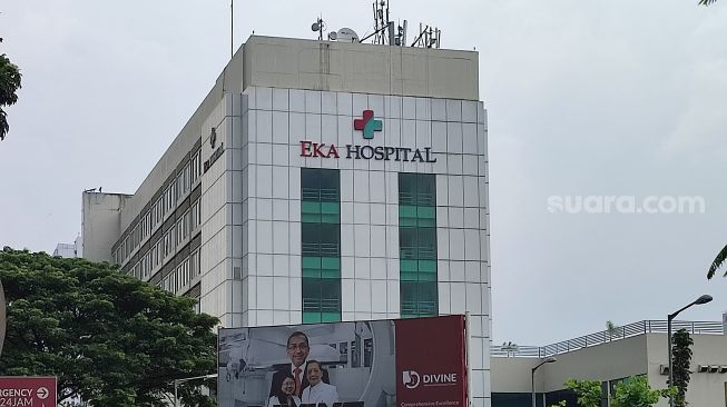 Satpam Rebut HP Wartawan Suara.com saat Tim Gegana Telusuri Ledakan di RS Eka Hospital Tangsel