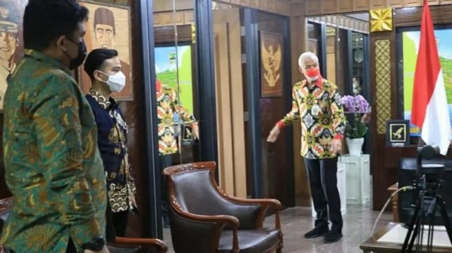 Gibran Rakabuming Raka dan Bobby Nasution Sambangi Kantor Ganjar Pranowo, Lakukan Pertemuan Tertutup, Ada Apa?