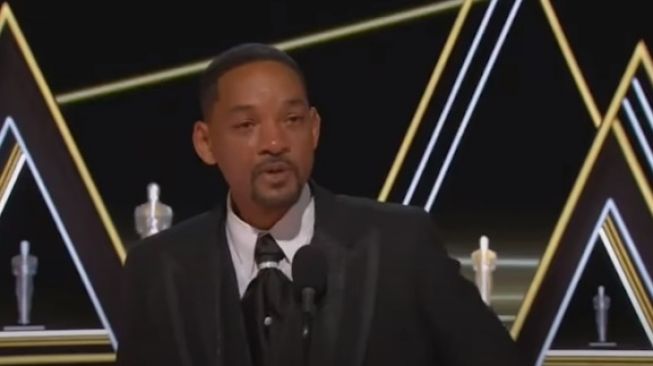 Will Smith menangis menang Piala Oscar 2022 [YouTube]