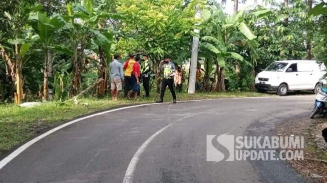 Seorang Ayah dan Dua Anaknya Meninggal Usai Sepeda Motor yang Mereka Kendarai Masuk Jurang di Jalur Geopark Ciletuh