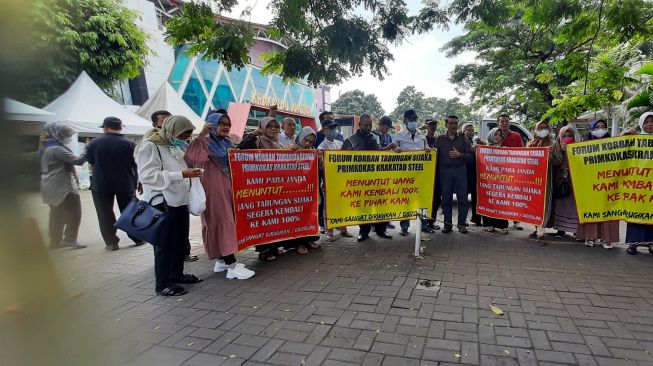 Puluhan Pensiunan PT. Krakatau Steel Geruduk Kantor Primkokas, Tuntut Uang Investasi Rp94 Miliar Dicairkan