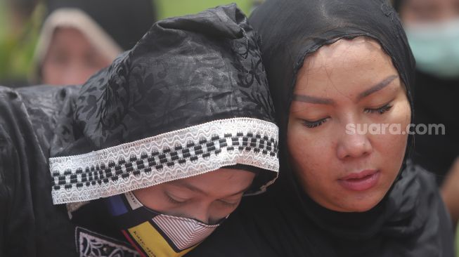 Nangis Sesenggukan, Kalina Oktarani Ungkap Detik-Detik sang Ibu Meninggal