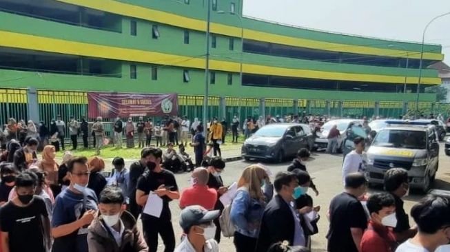 Viral Antrean Vaksin di Sejumlah Titik Bekasi, Publik: Pada Takut Gak Bisa Mudik