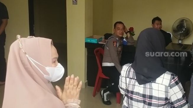 Penuhi Panggilan Polda Sumut Terkait Kasus Kerangkeng Manusia, Begini Ekspresi Istri dan Adik Bupati Langkat