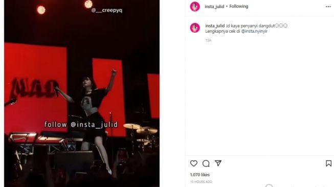 Tingkah kocak Isyana Sarasvati di atas panggung (instagram.com)