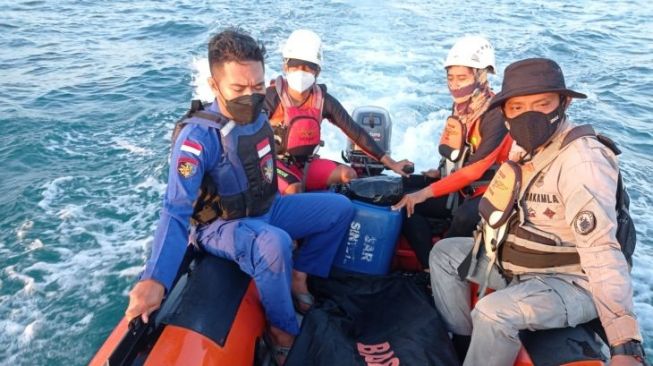 Bantu Ayah Melaut Mencari Ikan, Remaja 15 Tahun di Sambas Terjatuh ke Laut dan Hilang, Ditemukan dalam Keadaan Meninggal