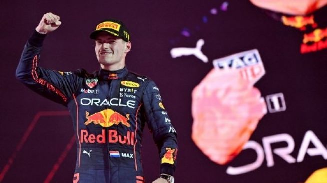 Sindir Lewis Hamilton yang Berencana Akuisisi Chelsea, Verstappen: Saya Kira Dia Fans Arsenal