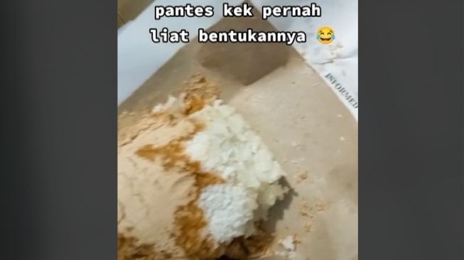 Viral Pembeli Heran Lihat Bungkus Nasi Ketan, Ternyata Kertas Penelitian Miliknya