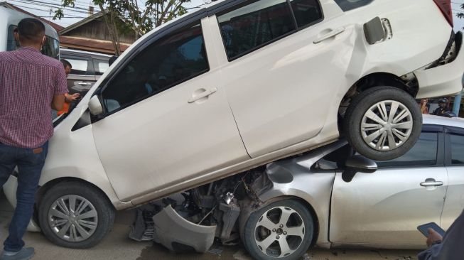 Tak Sempat Injak Rem, Oknum PNS Kukar Tabrak 5 Mobil di Jalan Jakarta Samarinda