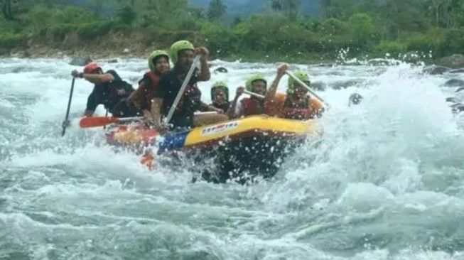 Festival Cisadane Kota Tangerang Diisi Turnamen Arung Jeram dan Dayung