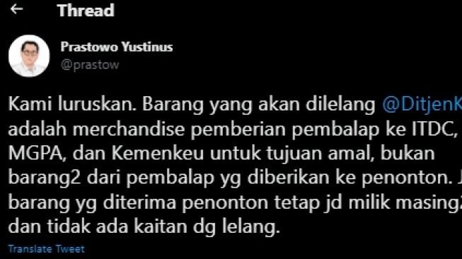 Barang yang dilelang bukanlah yang diberikan pembalap MotoGP ke penonton secara langsung (Twitter)