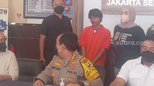 Kusni Tukang Siomay yang Cabuli Anak di Jagakarsa Dipamerkan Polisi ke Publik, Kumisnya Tinggal Sebelah