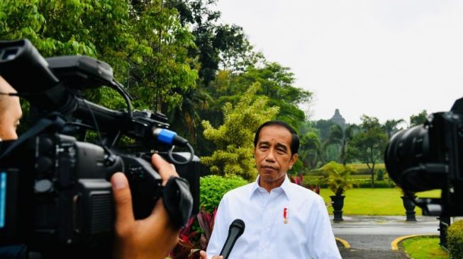 Jokowi Sebut Jabatan 3 Periode Keinginan Rakyat hingga Janji Bakal Patuhi Konstitusi, Publik Langsung Curiga Hal Ini