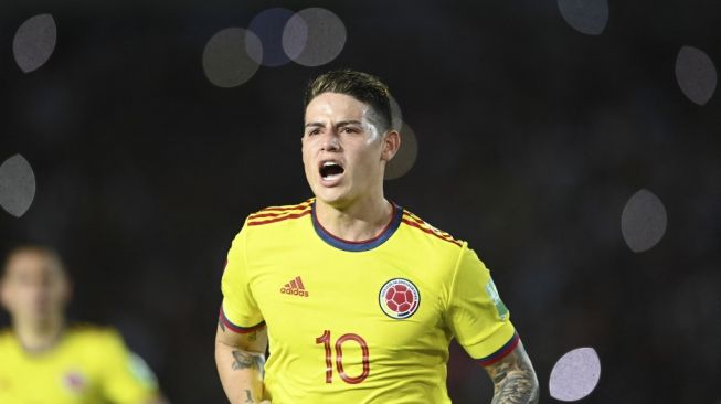 Gelandang serang Timnas Kolombia, James Rodriguez tampil pada laga kualifikasi Piala Dunia 2022 zona Amerika Selatan kontra Venezuela di Stadion Polideportivo Cachamay, Ciudad Guayana, Venezuela, Rabu (30/3/2022) pagi WIB. [Yuri CORTEZ / AFP]