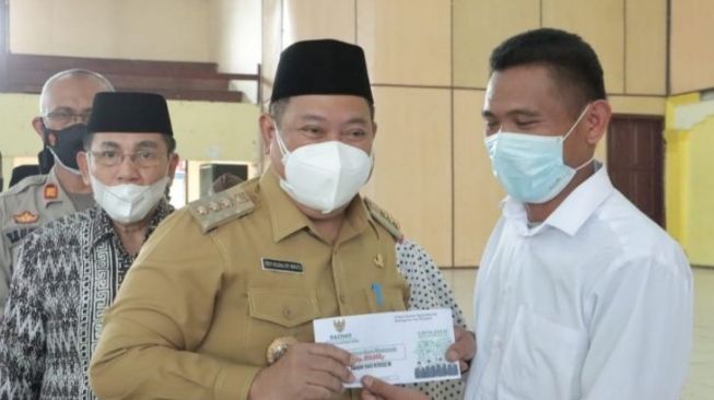 Cair! Pelajar dan Guru Non ASN di Dairi Dapat Bantuan