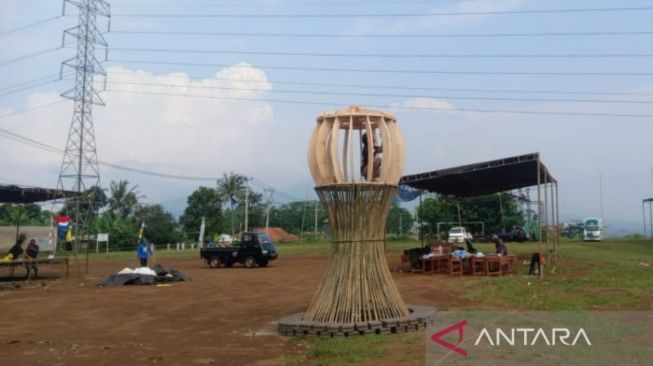 Eratkan Silaturahmi Jelang Ramadhan, Warga Sumedang Gelar Tradisi Gembrong Liwet