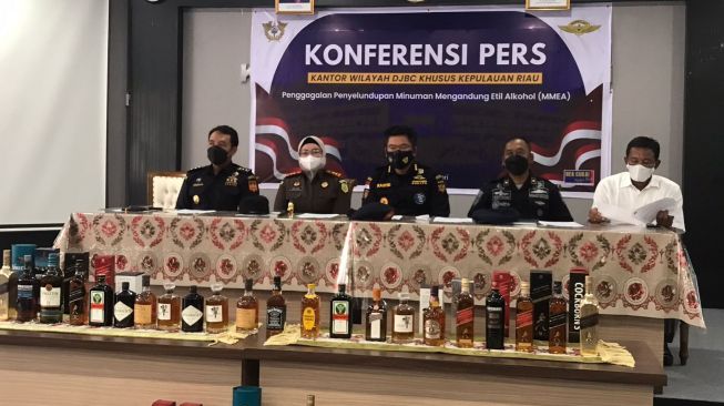 Diduga dari Singapura, Minuman Beralkohol Senilai Rp10 Miliar Diseludupkan ke Sumatera Melalui Kepri