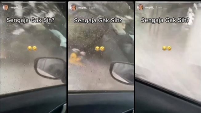 Pengemudi mobil sengaja mengebut saat melewati genangan air sehingga membuat pengguna jalan lain basah kuyup. (Twitter/@jowoshitpost)