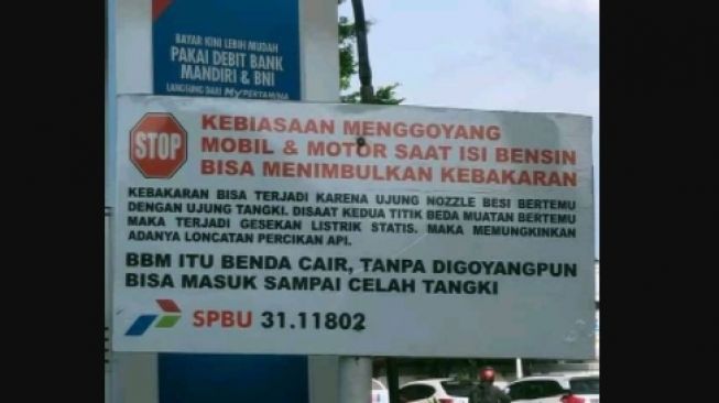 Imbauan tentang menggoyangkan mobil dan motor saat isi BBM membuat publik tercerahkan (Facebook)