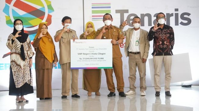 Salurkan Ratusan Beasiswa dan Bantuan Sekolah Hingga Rp1 Miliar, Wali Kota Cilegon: PT. Tenaris SPIJ Dukung Pendidikan