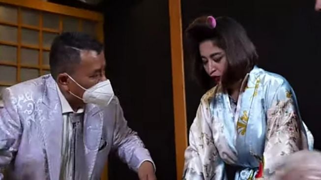 Hotman Paris dan Dewi Perssik (YouTube/TRANS TV Official)