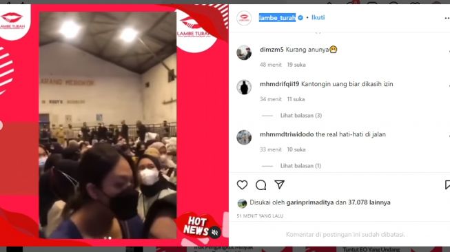 Tangkapan layar video kericuhan konser Tulus dibubarkan. [Instagram/@ lambe_turah]