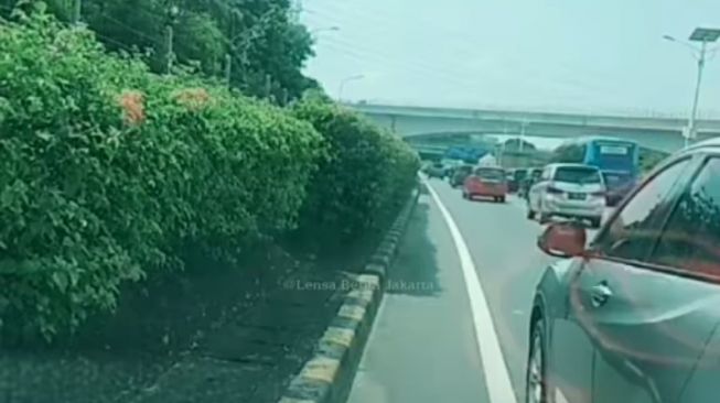 Viral Mobil Honda HRV Diduga Halangi Ambulans di Tol Cawang, Polisi: Dikasih Jalan Enggak Bisa Juga, Macet Total