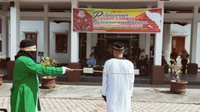 Terjaring Razia di Kamar Penginapan, Pasangan di Aceh Dihukum Cambuk