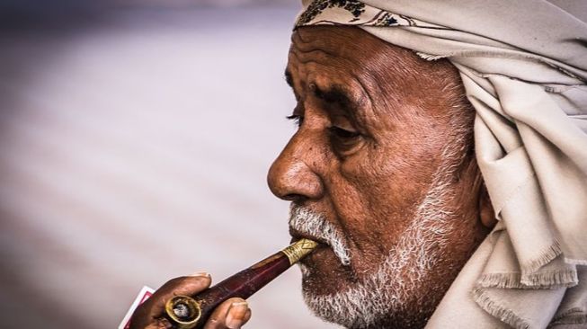 Apakah Merokok Membatalkan Puasa Ramadhan? Begini Hukumnya Menurut Syariat Islam
