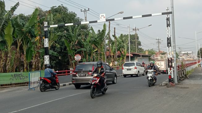 Catat Lur! Portal Pembatas Tinggi Kendaraan Dipasang di Underpass Makamhaji, Antisipasi Kendaraan Berat Melintas