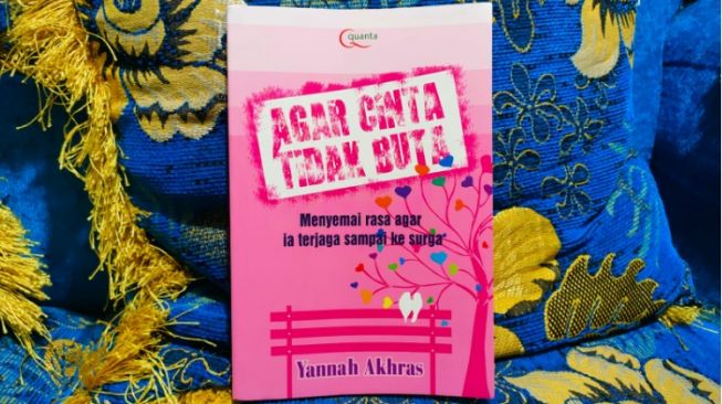 Mengenal Tanda-Tanda Jatuh Cinta dari Buku Agar Cinta Tidak Buta