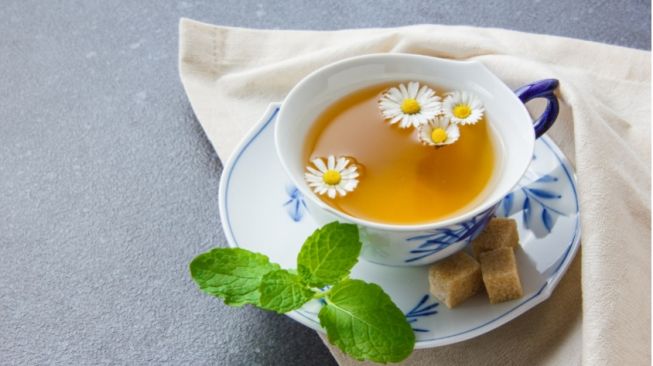 5 Manfaat Teh Chamomile untuk Kesehatan yang Perlu Kamu Ketahui