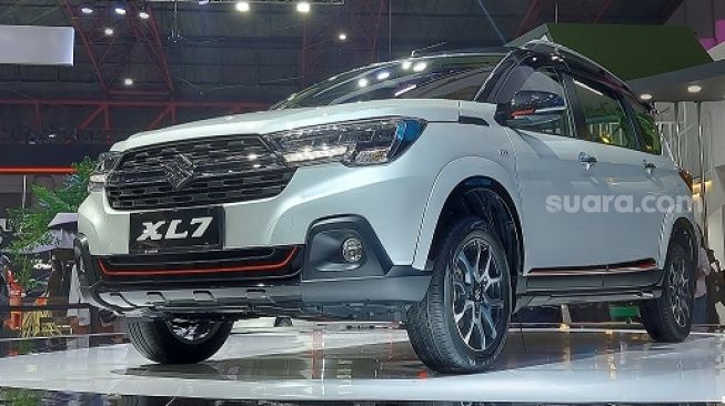 Penampilan perdana Suzuki XL7 Alpha FF di IIMS Hybrid 2022 [Suara.com/Manuel Jeghesta Nainggolan].